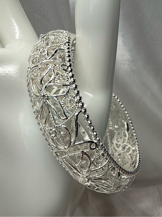 Fashion Jewelry Jewelry - Fashion Jewelry Silver Filigree Floral Bangle Bracelet